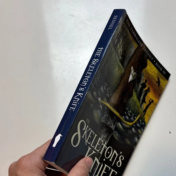 The Skeleton's Knife: Book Three of the Farwalker Trilogy Paperback book - Picture 2 of 5